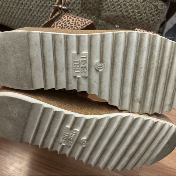 Time and Tru Tan Leopard Platform Sandals Size 10 - Picture 5 of 6